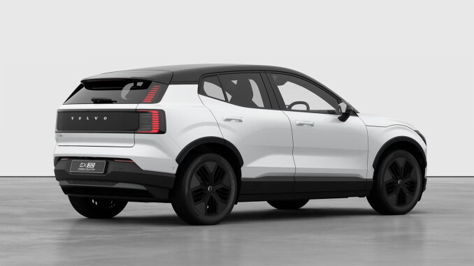 Volvo EX30 200kW P5 LR Cross Country Ultra 69kWh 5dr Auto Electric Estate - Image 3